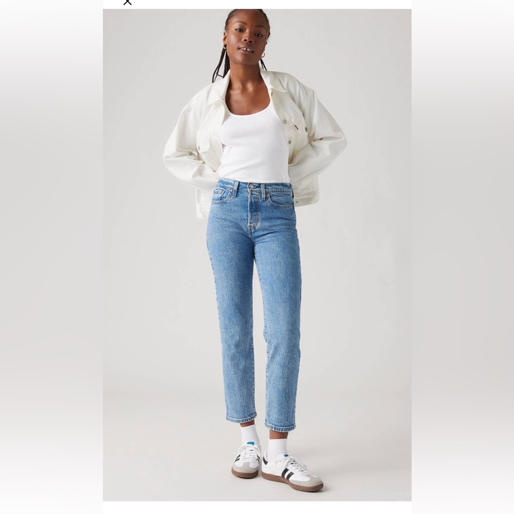 Levi’s Wedgie Straight Jeans 

Medium Wash - space to think